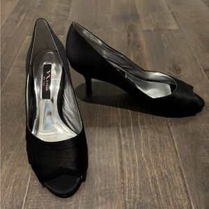Nina New York Size 8M Black Satin Women's Heels Peep Toe 2.5 inch Heel Formal